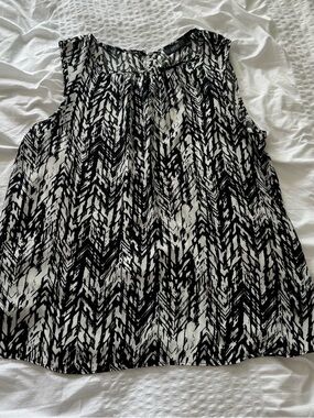 Apt. 9 Black and White Abstract Chevron Top size Large